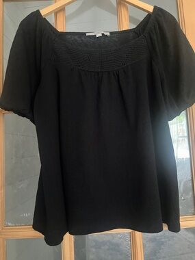 Loft Crochet Flowy puff sleeve Top black Sz Large